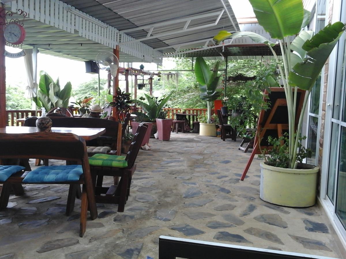 Hotel Kum Nangpaya Kaeng Kachan Exterior foto